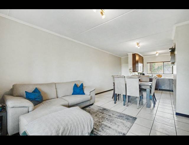 2 BEDROOM APARTMENT FOR SALE IN SUNNINGHILL